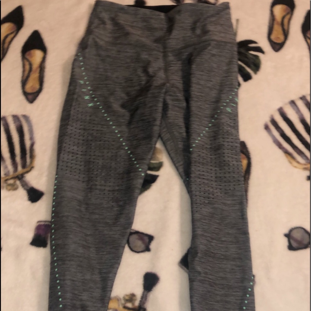 workout leggings.